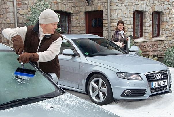 Kratzt Du noch oder fährst Du schon? Wer ein Fahrzeug mit Standheizung besitzt, spart im Winter viel Zeit und kommt komfortabel ans Ziel, ohne zu frieren. Foto: Audi/GP